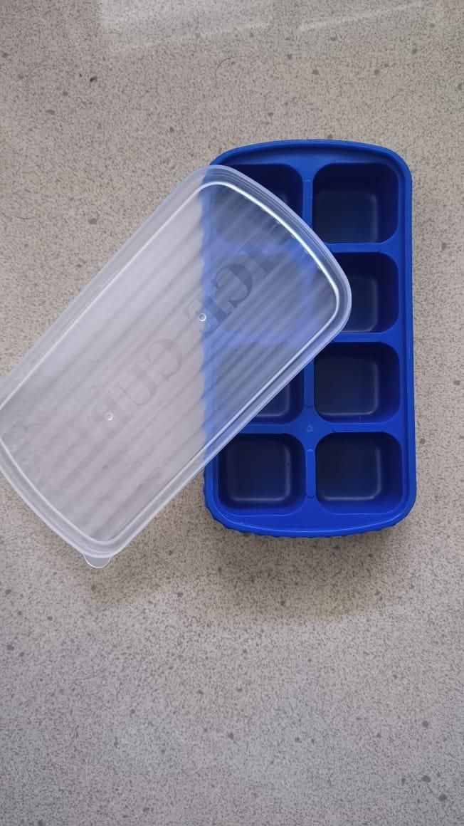 (Pack of 4) Mini Silicone Ice Cube Tray with Lid