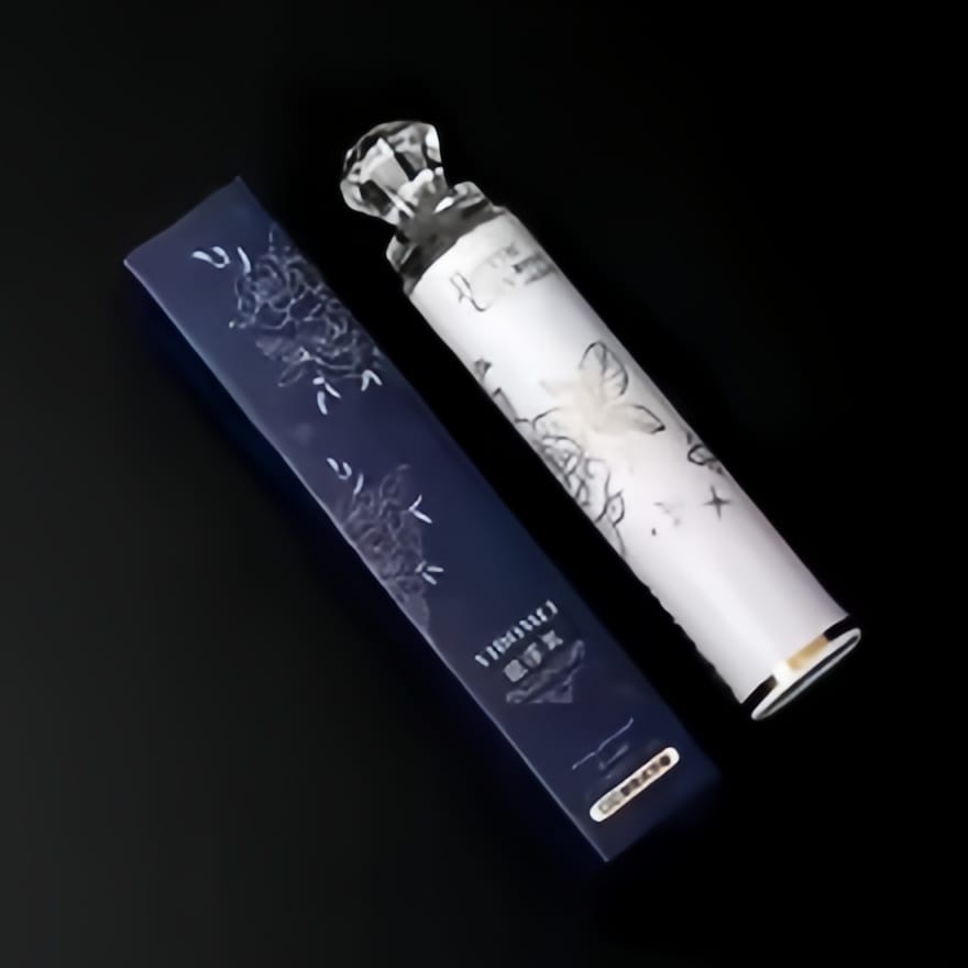 Portable Lipstick-Style Detachable Toothbrush – Crystal Soft Bristles, Travel-Friendly & Stylish Oral Care